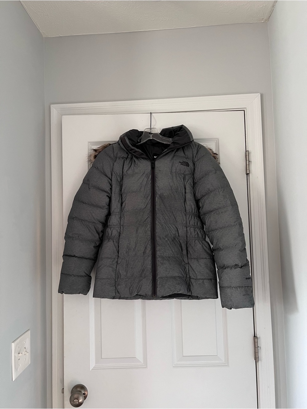 The North Face Gotham Jacket II Womens Small Gray Goose Down Fur Trim Hood Coat
